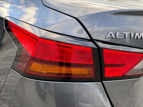 Used 2025 Nissan Altima 2.5 SV image 28