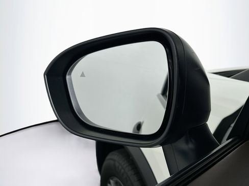 Used 2023 Nissan Rogue S AWD/4WD image 16
