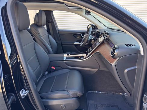 Used 2025 Mercedes-Benz GLC 350e 4MATIC image 16