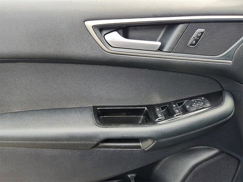 Used 2019 Ford Edge SEL image 13