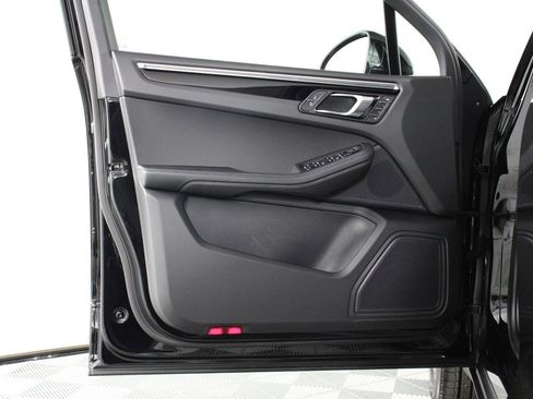 Certified 2026 Porsche Macan image 20