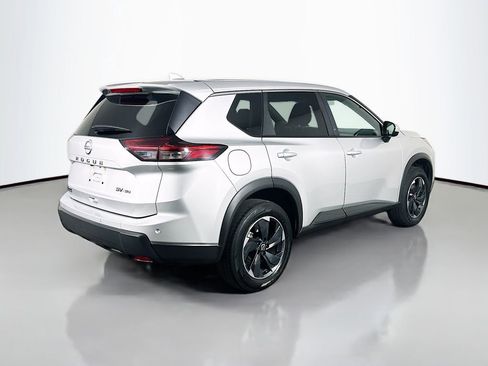 Used 2024 Nissan Rogue SV image 7
