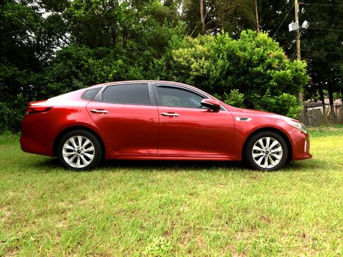 Used 2018 Kia Optima S image 2