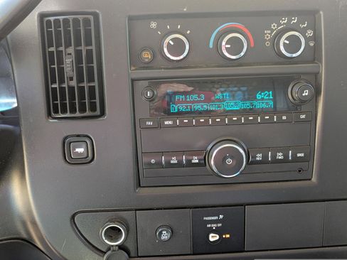 Used 2017 GMC Savana 2500 RWD image 19