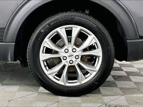 Used 2023 Ford Explorer XLT w/ Equipment Group 202A image 8