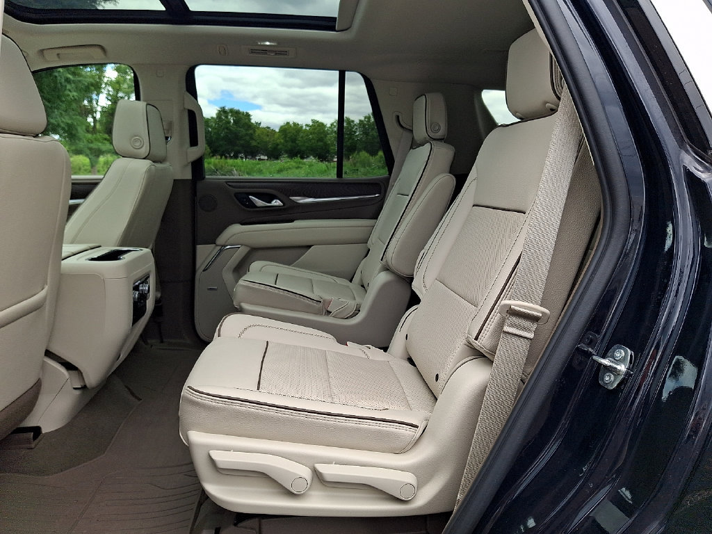 Used 2023 GMC Yukon Denali AWD/4WD image 13
