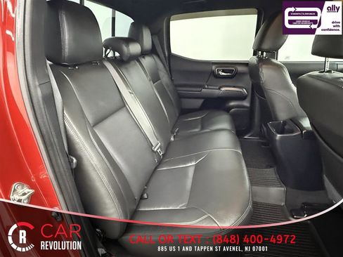 Used 2018 Toyota Tacoma TRD Sport AWD/4WD image 32