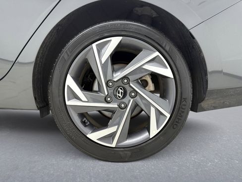 Used 2025 Hyundai Elantra Sport image 25