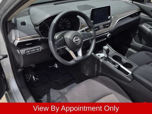 Used 2025 Nissan Altima 2.5 SV FWD image 11