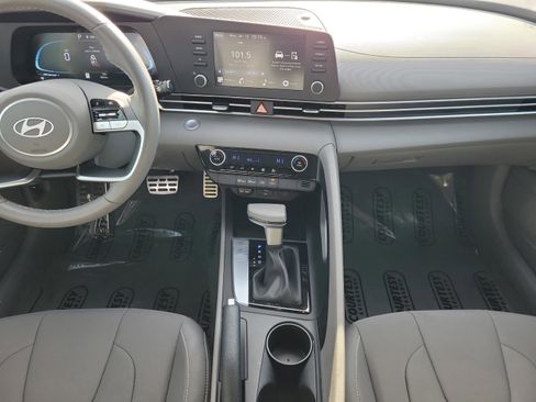 Used 2025 Hyundai Elantra Sport image 11