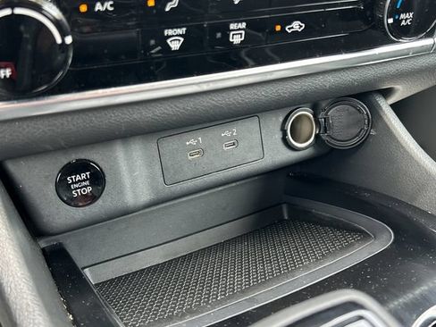 Used 2025 Nissan Rogue S AWD/4WD image 40