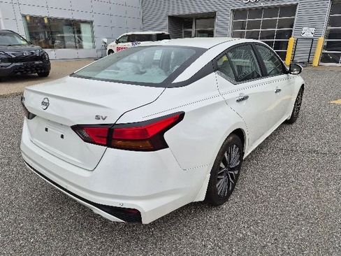 Used 2024 Nissan Altima 2.5 SV w/ SV Premium Package FWD image 8