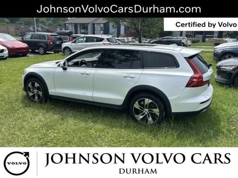 Used 2025 Volvo V60 B5 Cross Country Plus AWD/4WD image 3