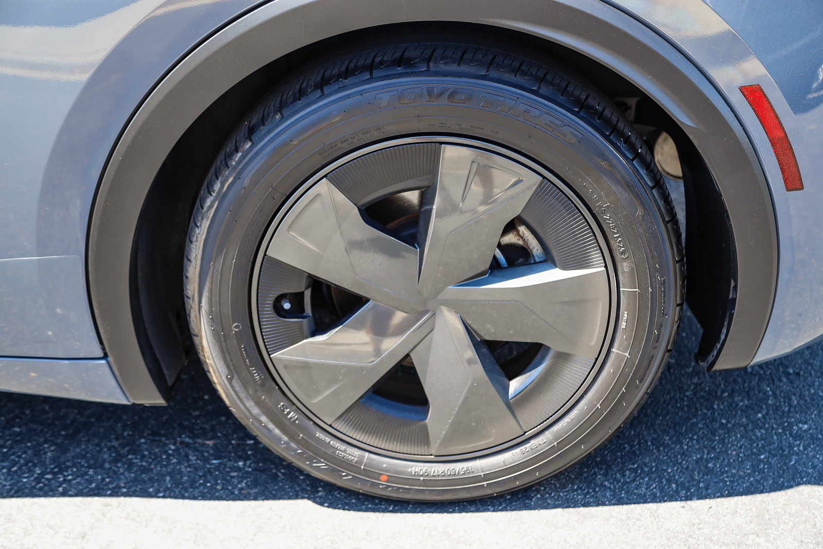 Certified 2024 Toyota Prius LE FWD image 9
