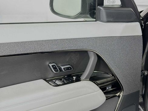New 2026 Land Rover Range Rover Sport SE AWD/4WD image 18