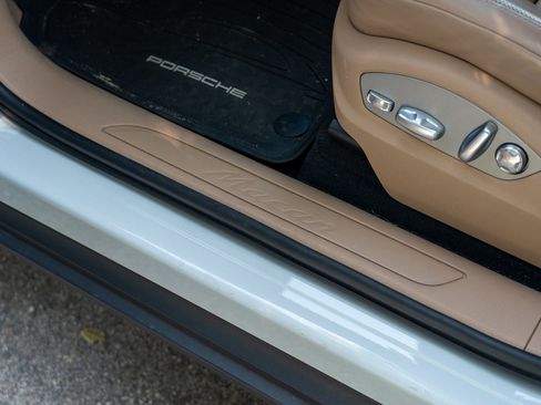 Certified 2021 Porsche Macan AWD/4WD image 22