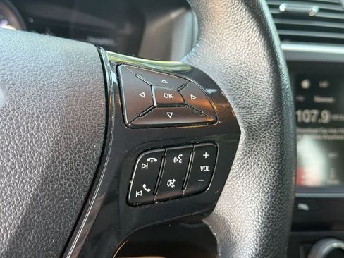 Certified 2018 Ford Explorer XLT w/ Equipment Group 202A FWD image 25