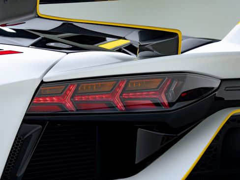 Used 2021 Lamborghini Aventador SVJ AWD/4WD image 29