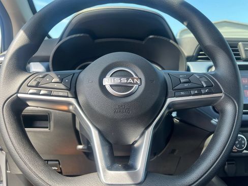 Used 2025 Nissan Versa SV FWD image 27