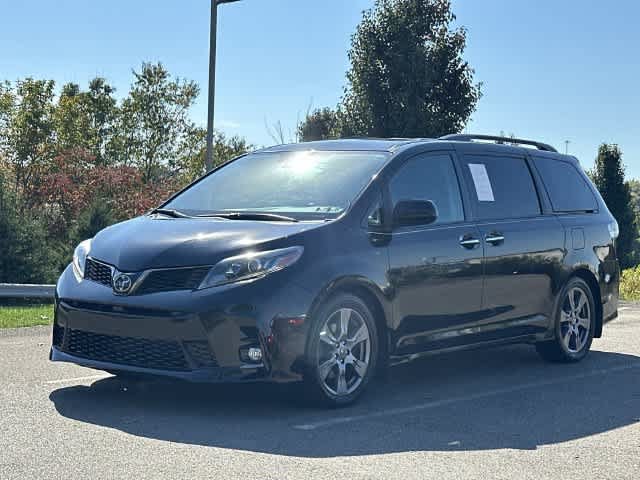 Used 2018 Toyota Sienna SE Premium FWD image 1