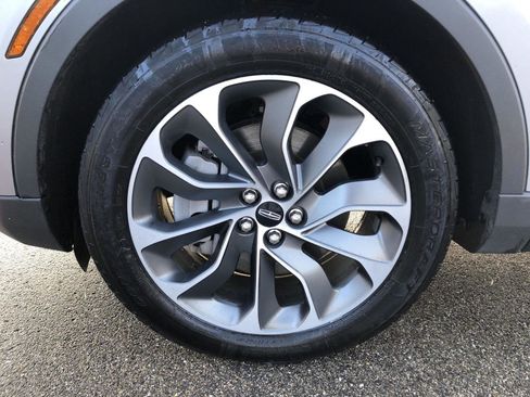 Used 2023 Lincoln Nautilus Reserve image 4