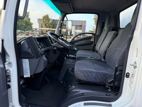 Used 2023 Isuzu NPR image 23