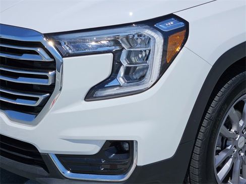 Used 2024 GMC Terrain SLT image 8