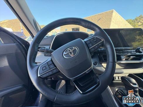 Certified 2021 Toyota Highlander Platinum AWD/4WD image 2