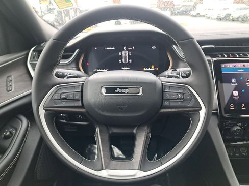 New 2025 Jeep Grand Cherokee Limited w/ MOPAR Finishing Package image 19