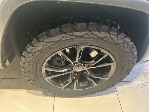 Used 2020 Jeep Grand Cherokee Limited image 20