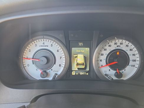 Used 2016 Toyota Sienna SE Premium FWD image 14