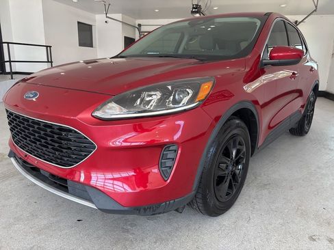 Used 2020 Ford Escape SE image 4
