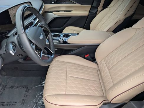 Certified 2024 Cadillac Lyriq Luxury w/ Nappa Leather Package AWD/4WD image 39