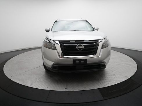 Certified 2024 Nissan Pathfinder SV image 10