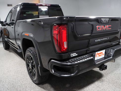 Used 2022 GMC Sierra 2500 Denali w/ Denali Black Diamond Edition AWD/4WD image 9