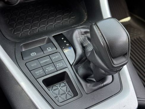 Used 2022 Toyota RAV4 LE AWD/4WD image 20