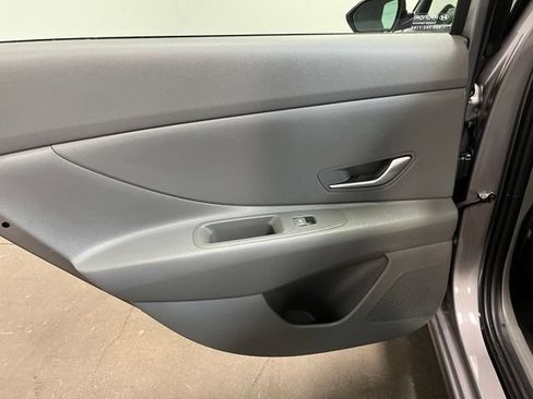 Used 2024 Hyundai Elantra SEL FWD image 16