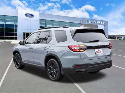 Used 2025 Honda Pilot Black Edition image 2