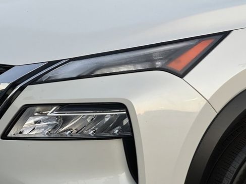 Certified 2023 Nissan Rogue SV image 9