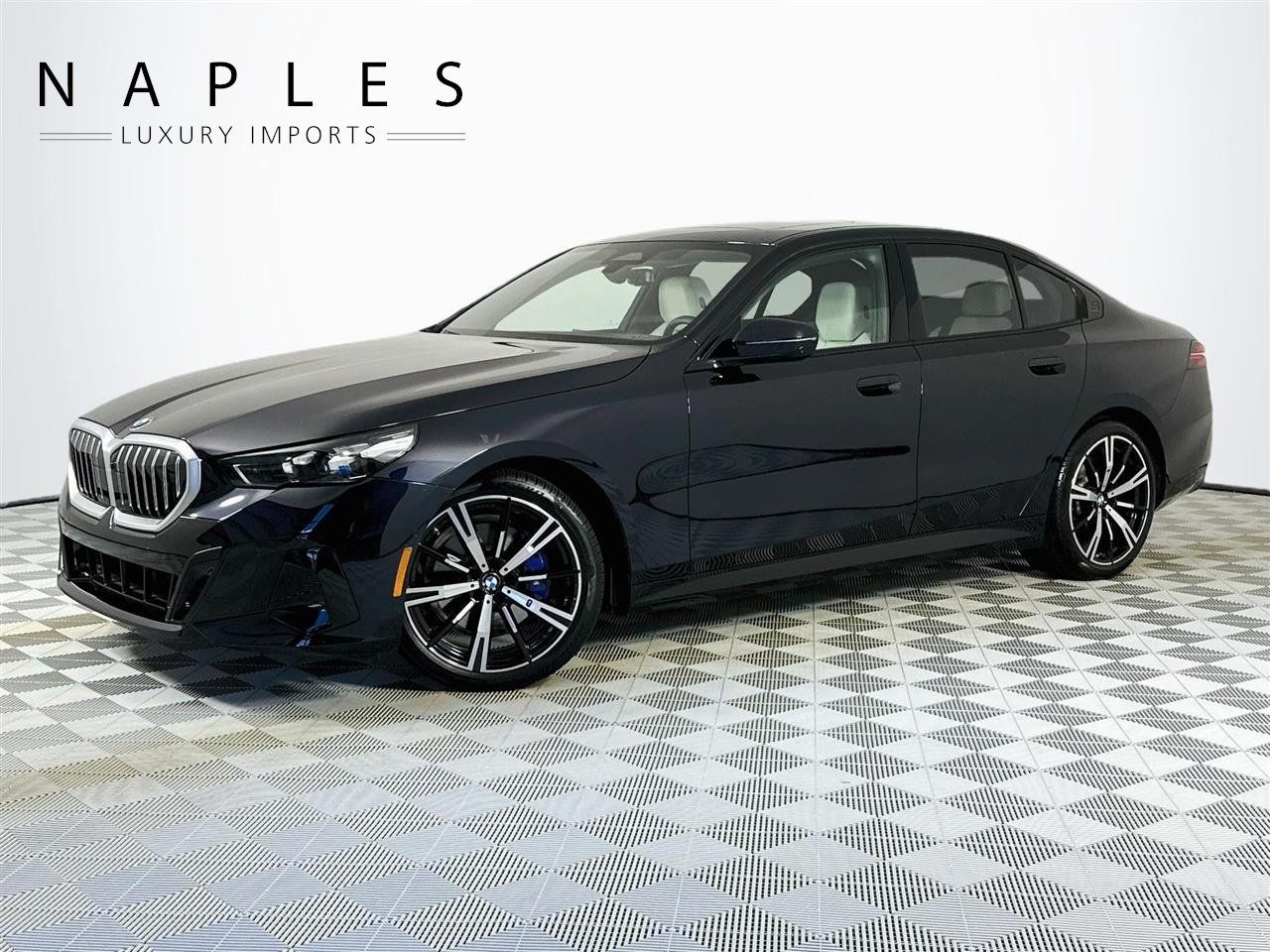 Used 2025 BMW 530i w/ M Sport Package RWD image 1
