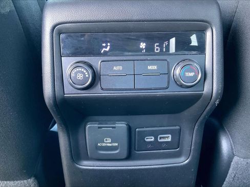 Used 2022 GMC Acadia SLE w/ Driver Convenience Package FWD image 35