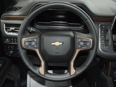 Used 2024 Chevrolet Suburban High Country image 36