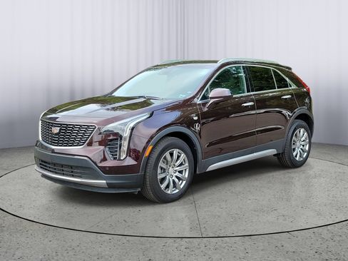 Used 2020 Cadillac XT4 Premium Luxury w/ Cold Weather Package FWD image 5