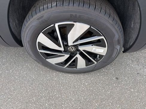 New 2026 Volkswagen Atlas SE image 10