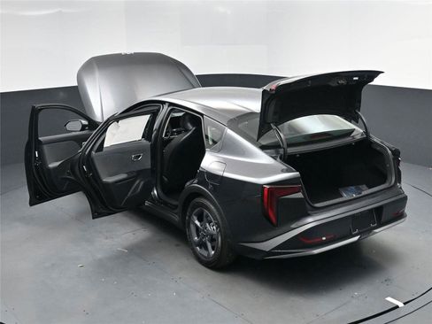 New 2025 Kia K4 LXS image 15