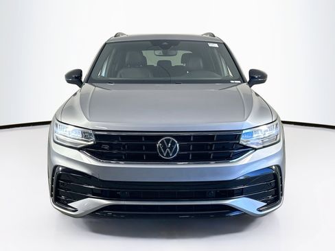 Used 2022 Volkswagen Tiguan SE R-Line FWD image 2