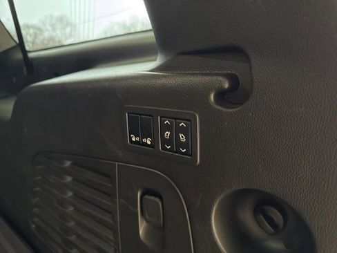 Used 2019 Chevrolet Suburban Premier image 39