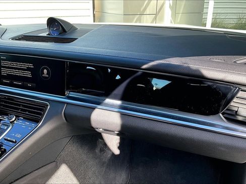 Used 2022 Porsche Panamera image 16