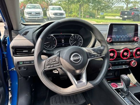 Used 2024 Nissan Sentra SV FWD image 11