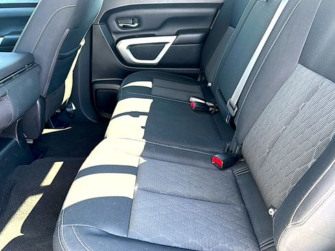 Used 2019 Nissan Titan SV image 18